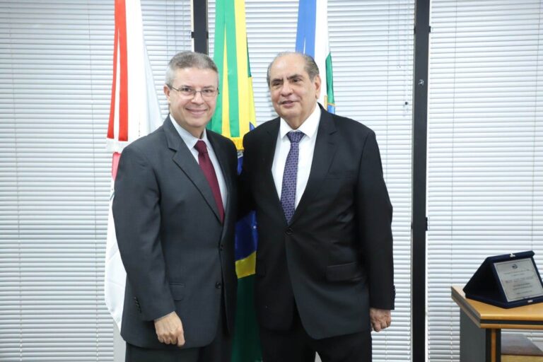Presidente da CNC se reúne com ministro do TCU Antonio Anastasia